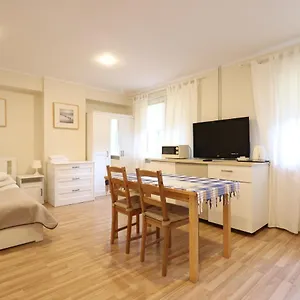https://wood-creek-apartments.hotelswroclaw.com